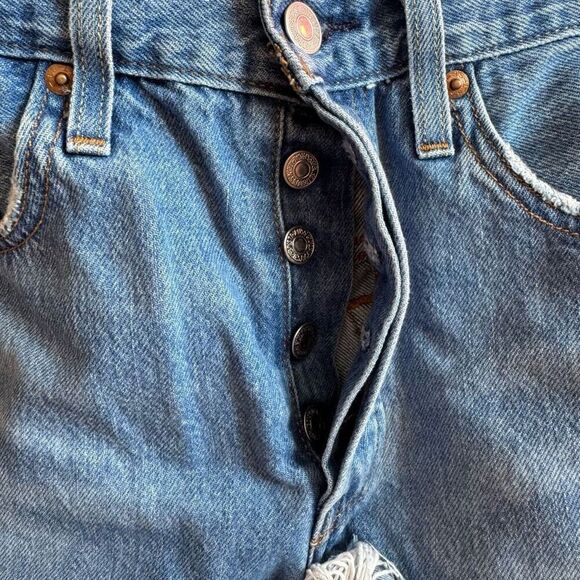 Levi’s 501 Blue Denim Jean Shorts Frayed Hem Distressed High Rise Size 27 Women - Picture 5 of 9